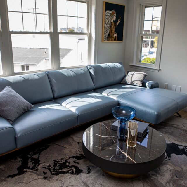 Display: Figaro Uno Sofa